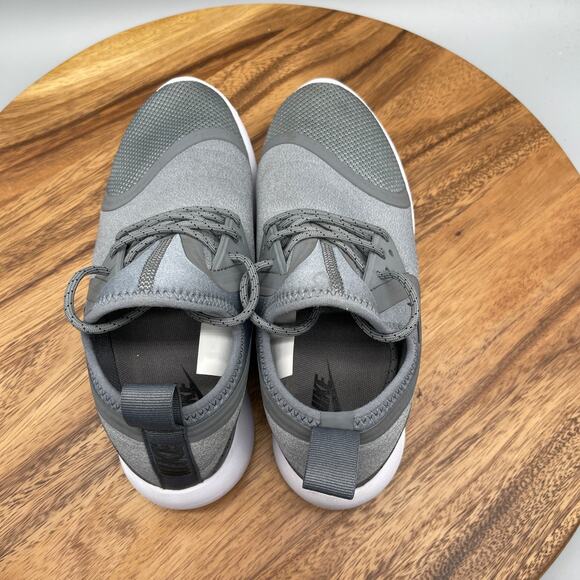 Nike LunarCharge Essential Wolf Shoes Womens Size 7.5 Gray Running Comfort Gym - Picture 5 of 8